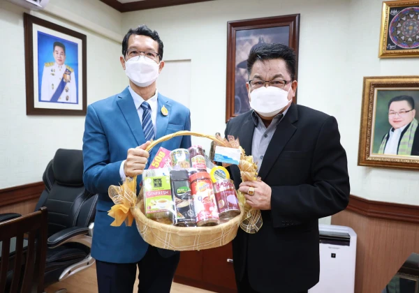 มอบกระเช้าผู้ช่วยเลขาธิการคณะกรรมการการศึกษาขั้นพื้นฐาน