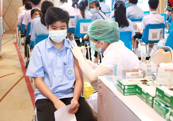 ฉีดวัคซีนป้องกัน COVID-19 (Sinopharm)  โครงการ VACC 2 School โดยราชวิทยาลัยจุฬาภรณ์