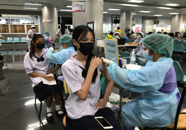 ฉีดวัคซีนป้องกัน COVID-19 (Pfizer)