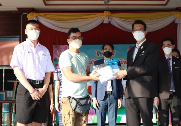 มอบเงินช่วยเหลือนักเรียนประสบเหตุอัคคีภัย
