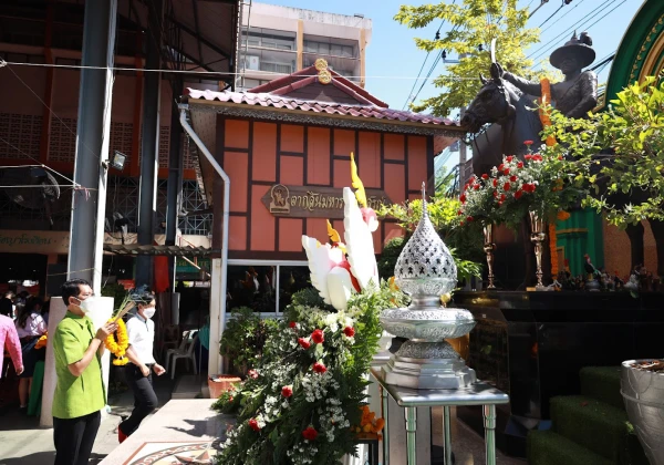 ร่วมพิธีทำบุญเนื่องในวันปราบดาภิเษกสมเด็จพระเจ้าตากสินมหาราช