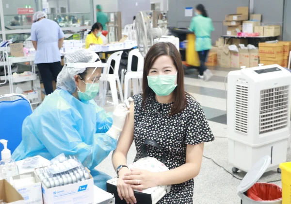 ชิโนรสฯ ฉีดวัคซีนป้องกันโรค COVID-19 เข็มที่ 3