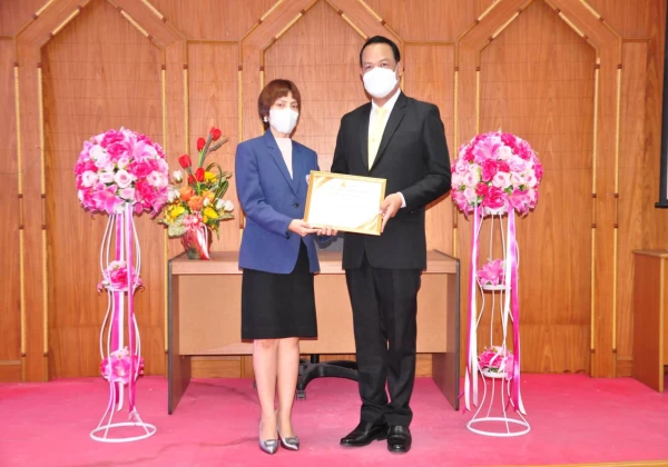 พิธีมอบเกียรติบัตรโครงการความร่วมมือ พัฒนาห้องเรียนคณิตศาสตร์ สพม.กท 1