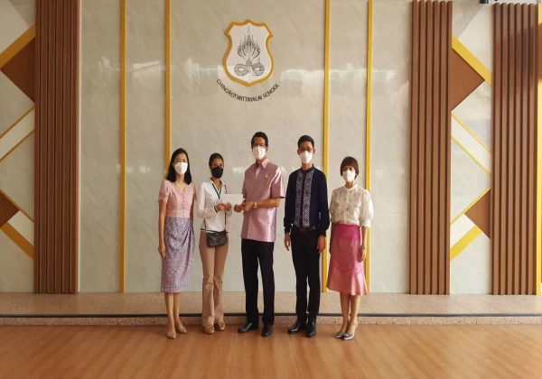 มอบเงินทำบุญงานศพแก่ครอบครัว อดีตพนักงานขับรถโรงเรียนชิโนรสวิทยาลัย